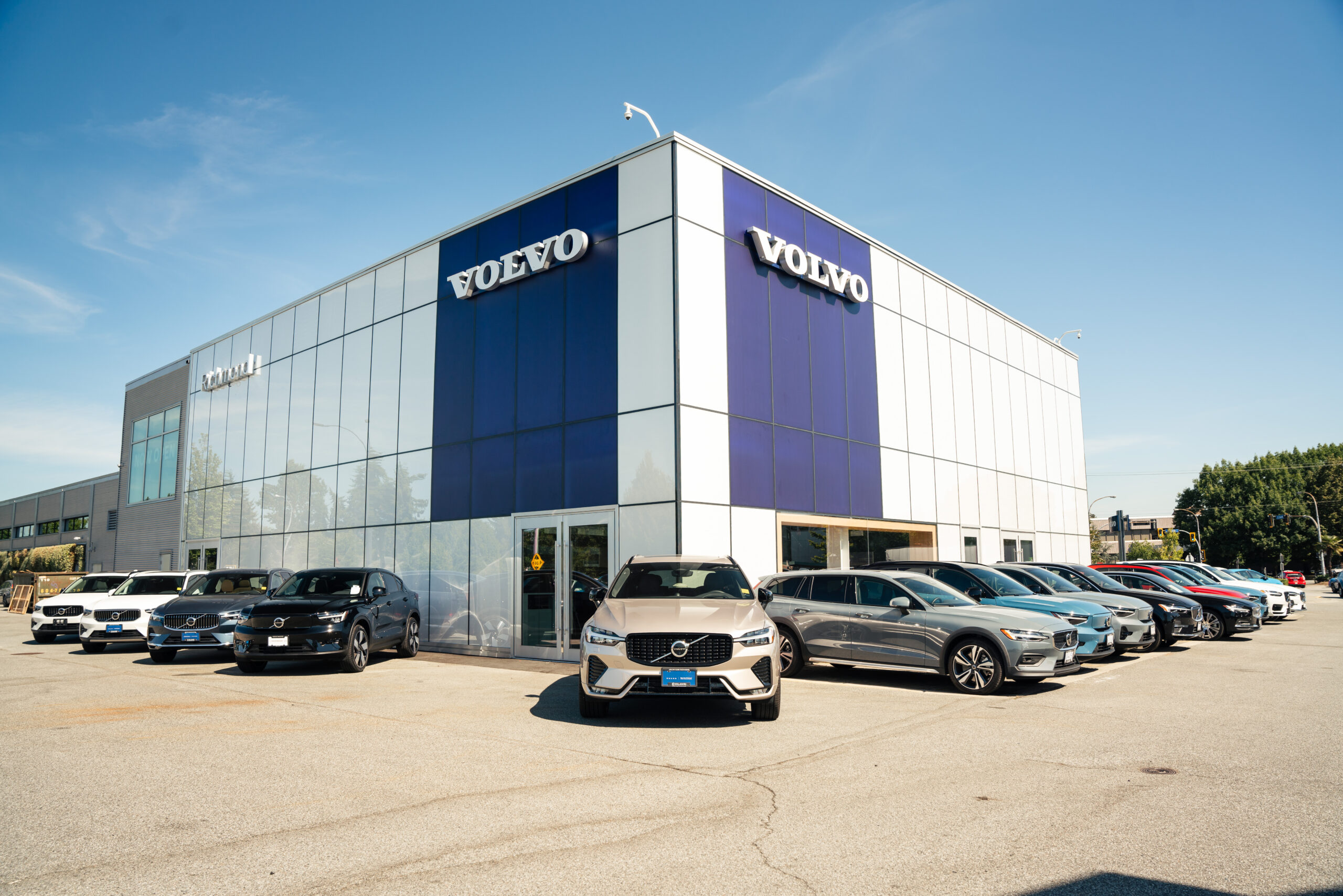 Volvo Richmond VRSE dealership with Solera glazing